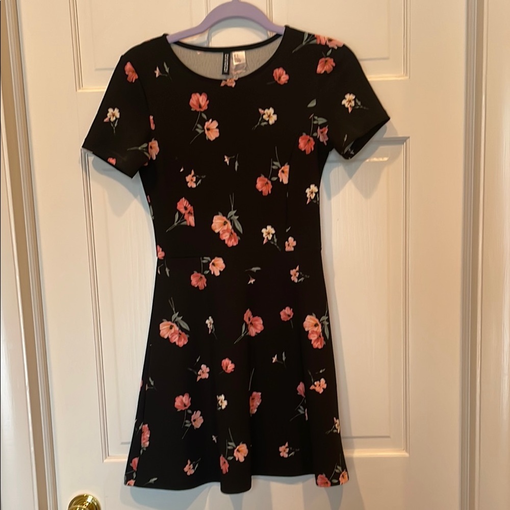 Divided by H&M Black Floral Print Cap Sleeve Fit & Flare Dress, Size 4